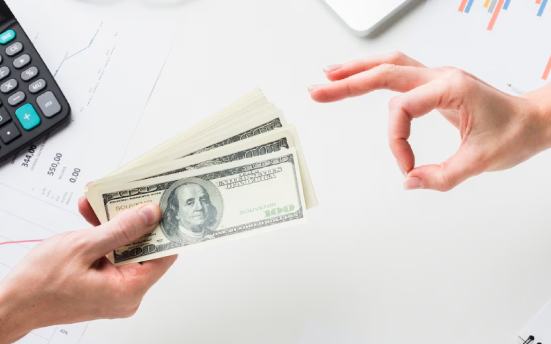 hand accepting money over desk